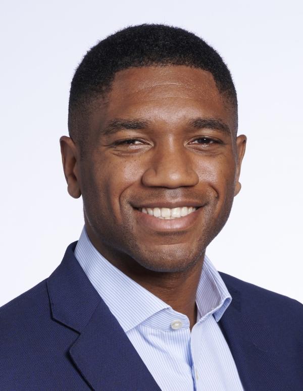 dara-olufon-headshot-v3.jpeg